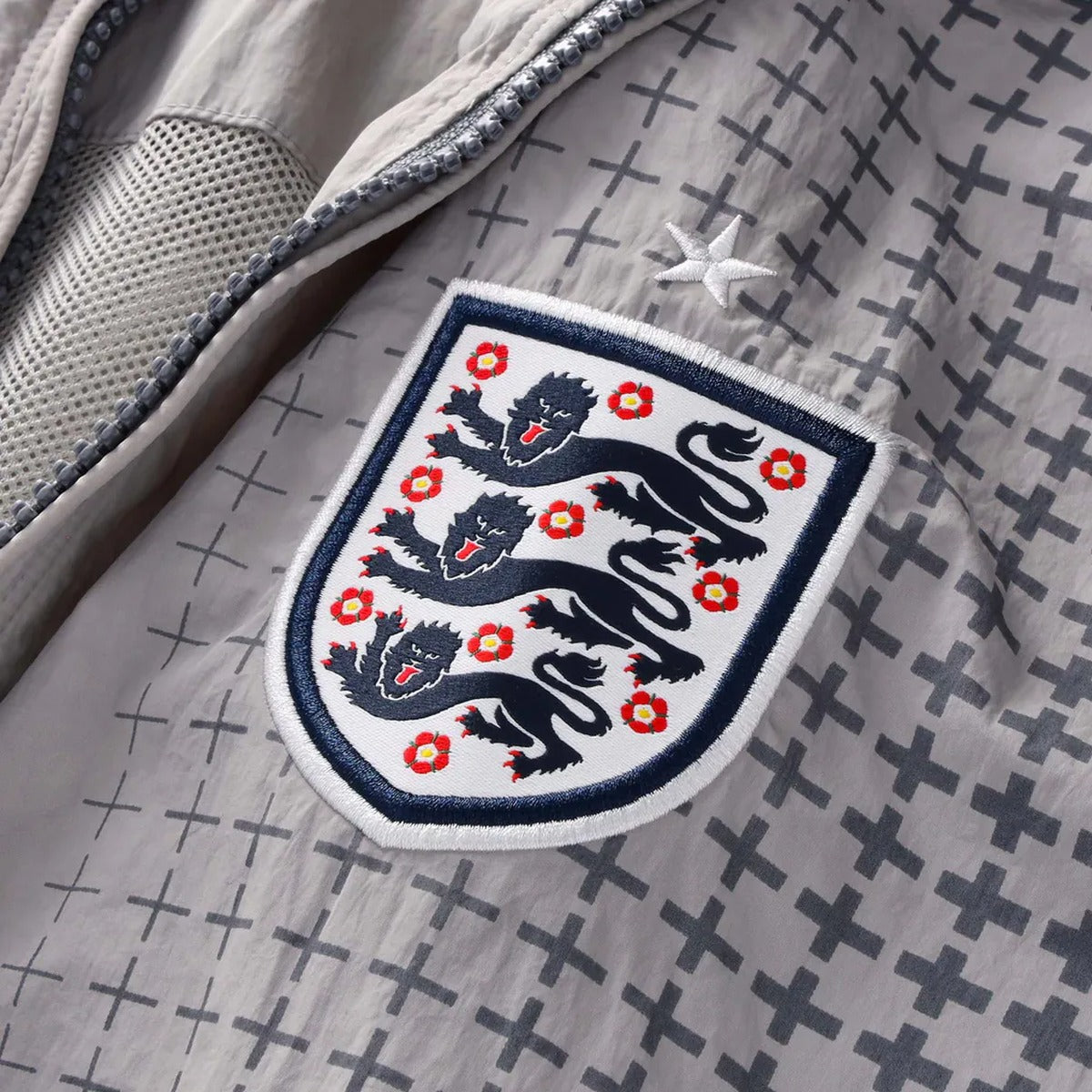 Veste de survêtement Palace x Nike England Solo Swoosh – Gris étain/Gris froid (PE26)